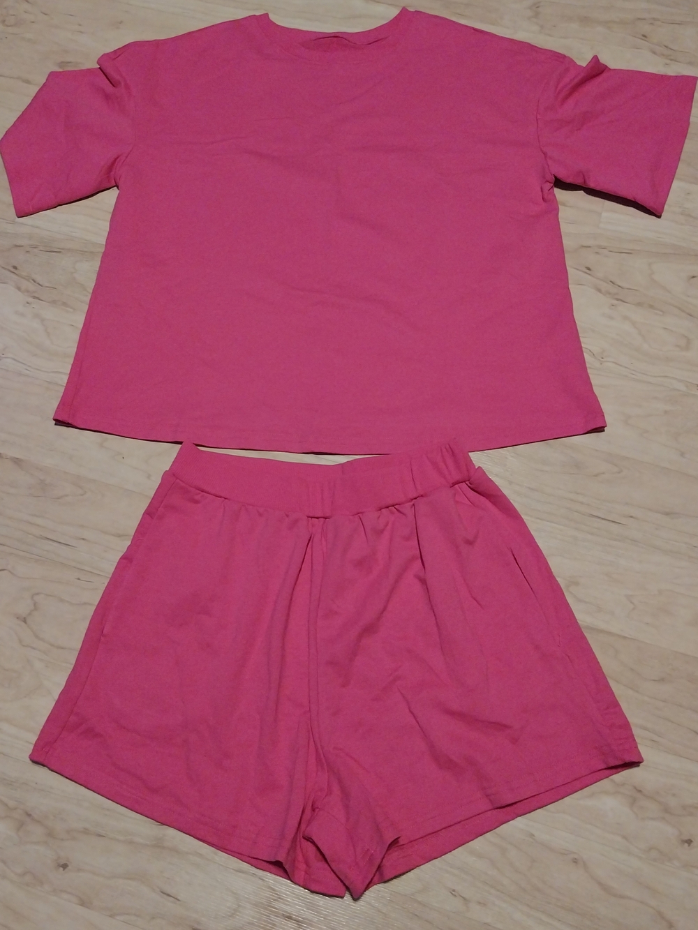 Women's Short Sleeve Tee and Shorts Set - Pink